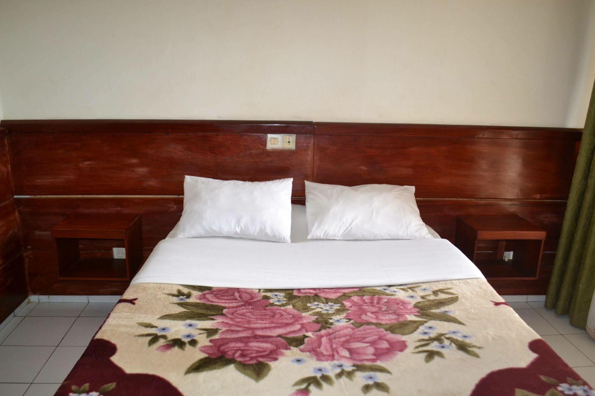 Hotel Le Diplomate Yaoundé Exterior foto